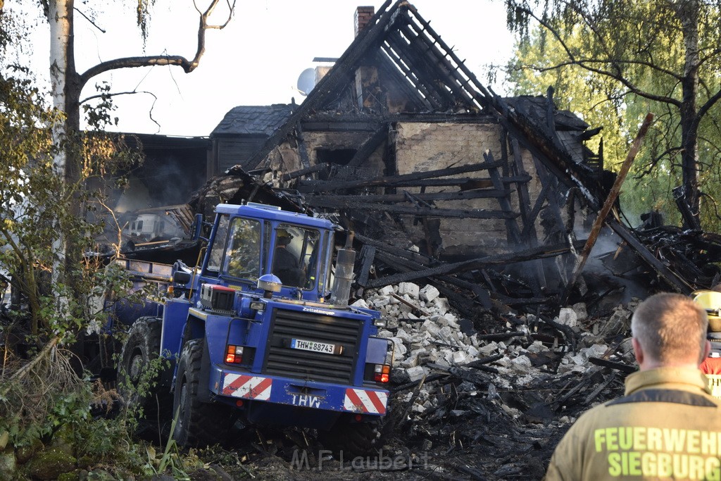 Grossfeuer Einfamilienhaus Siegburg Muehlengrabenstr P1043.JPG - Miklos Laubert